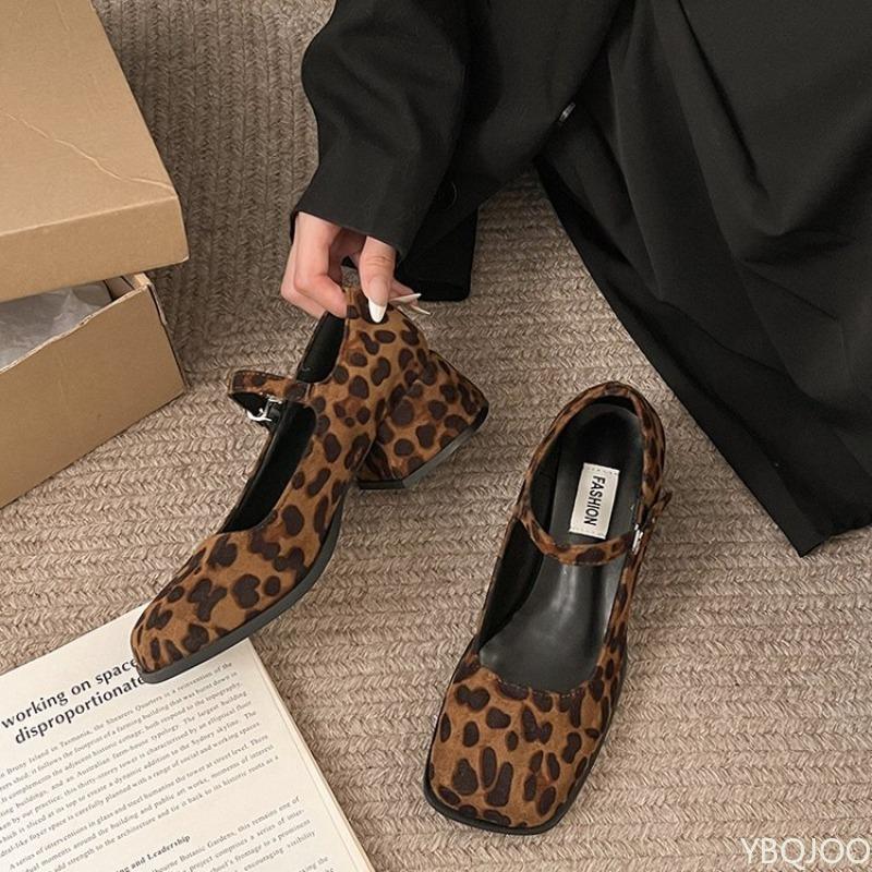 Fashion 2025 Spring new Leisure Thick Heel Shoes Vintage Leopard sexy Women Square Toe Shoes fashionable versatile Shallow mouth Shoes