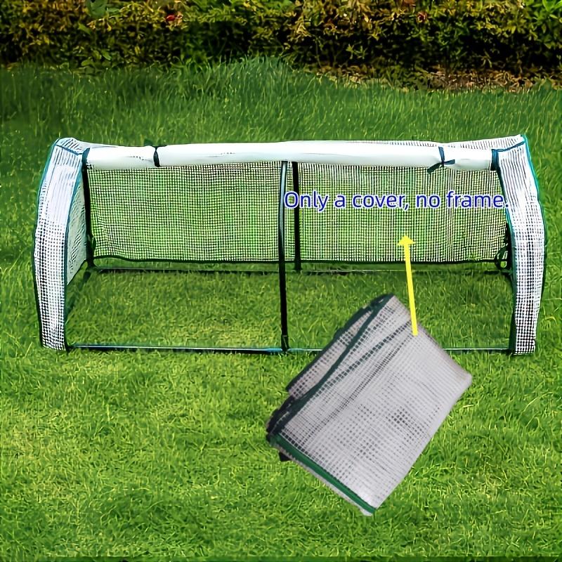Průhledný kryt mini pařeniště z voděodolného plastového materiálu. Efektivní izolace a design odolný proti ptákům pro ochranu rostlin.