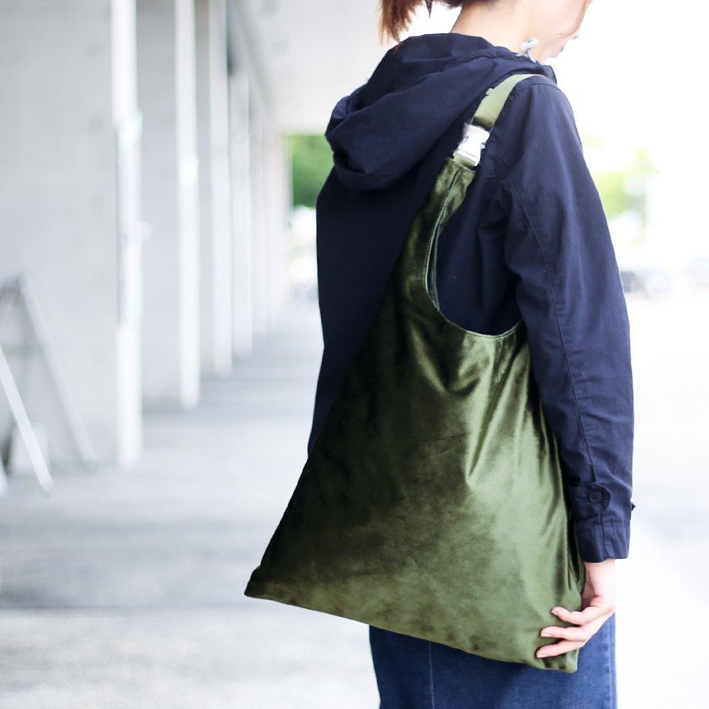 Edie Tokyo Velvet Shopper Bag Shoulder Bag BRAD Tote Tote Bag for Women <Khaki>