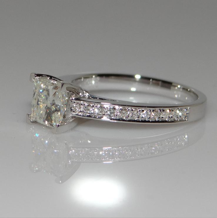 Four-Claw Princess Cut Zircon Ring: Elegant Simple Bridal Fashion