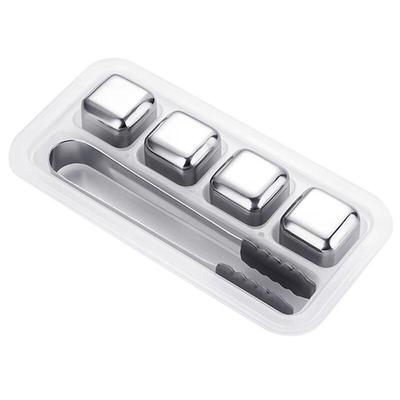 Set mit wiederverwendbaren Eiswürfeln aus Edelstahl