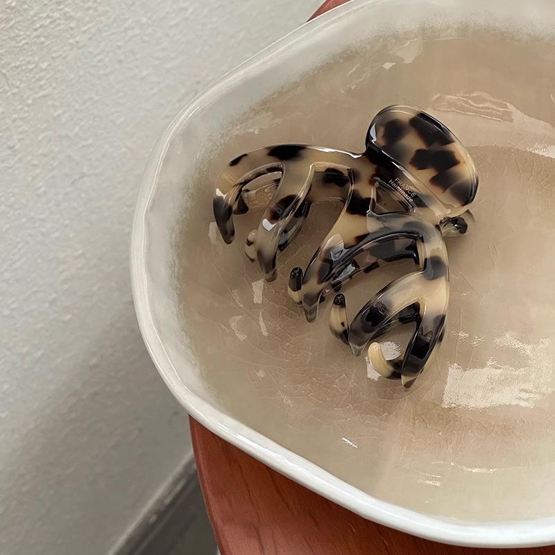 Acetic Acid Thickened Gold Label Gripper Simple and Retro Medium-sized Back Head Updo Shark Gripper