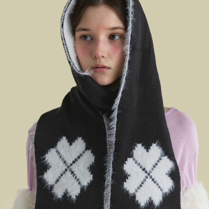 Poesiedame DOUBLE CLOVER MUFFLER IN BLACK