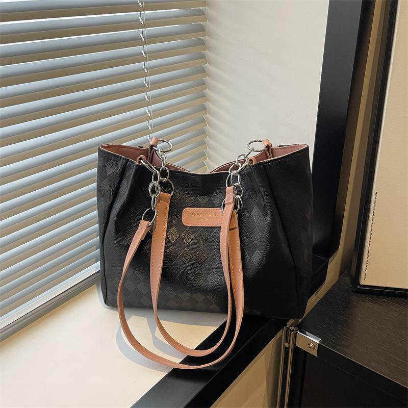 

Premium sense large-capacity bag, women s 2025 new commuter tote bag, simple and fashionable versatile shoulder bag розовый