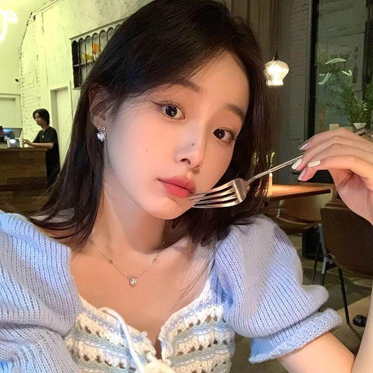 Boucles d'oreilles mignonnes à nœud en zircon de style coréen: Luxe Léger, Design Haut de Gamme avec Charm Cœur Tendre