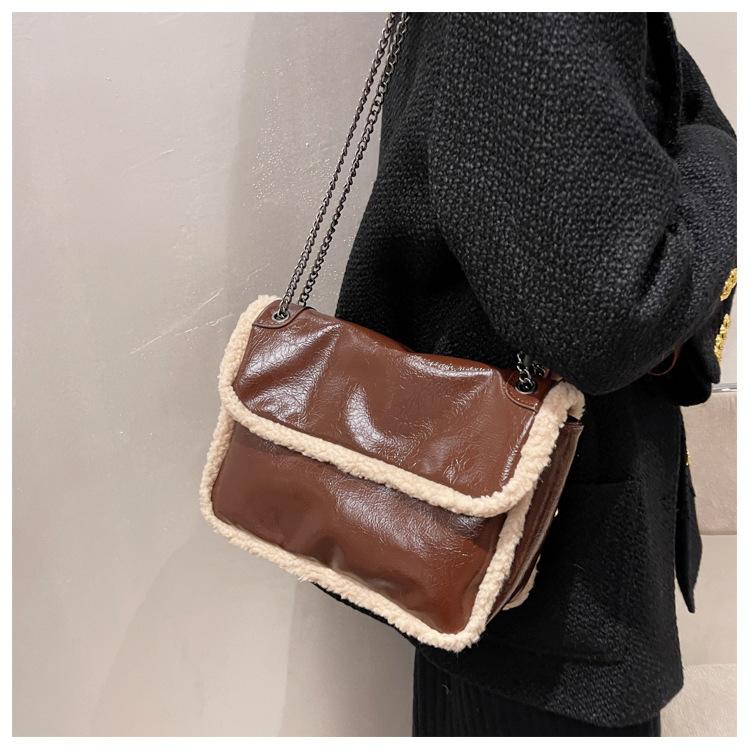 2025 neue Herbst- und Winter-Umhängetasche Plüschtextur Damen-Tasche modische Retro-Messenger-Ketten-Schultertasche