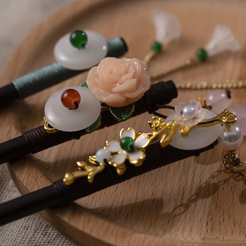 Vintage-Style Ebony Imitation Hairpin with Tassels and Wooden Step-Shaking Design for Hanfu and Ancient Costume Accessories