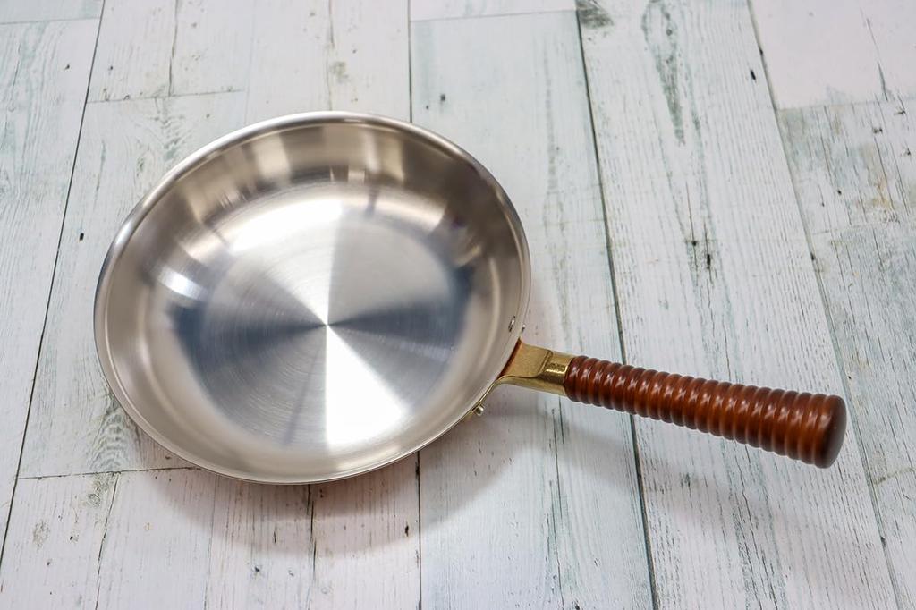 Shinkodo pure copper frying gift wrapping Japanese-made pan, 22cm, "Douraku" series, "Magokoro Denshin" design, available.