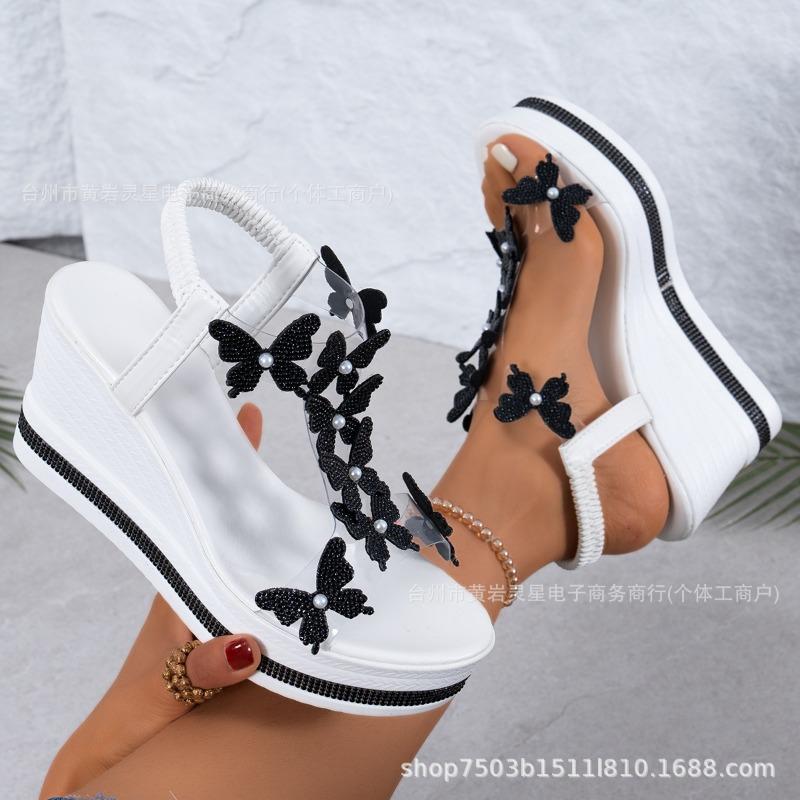 

Новая платформа водонепроницаемый стол женские туфли танкетка сандалии бабочка жемчуг яркий бриллиант слово с сандалиями 43