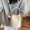 Korean Version of Fashion Retro Mother-in-law Bucket Bag Women's 2025 New Trendy Commuter One-shoulder Crossbody Bag Super Hot Hand-held Bag