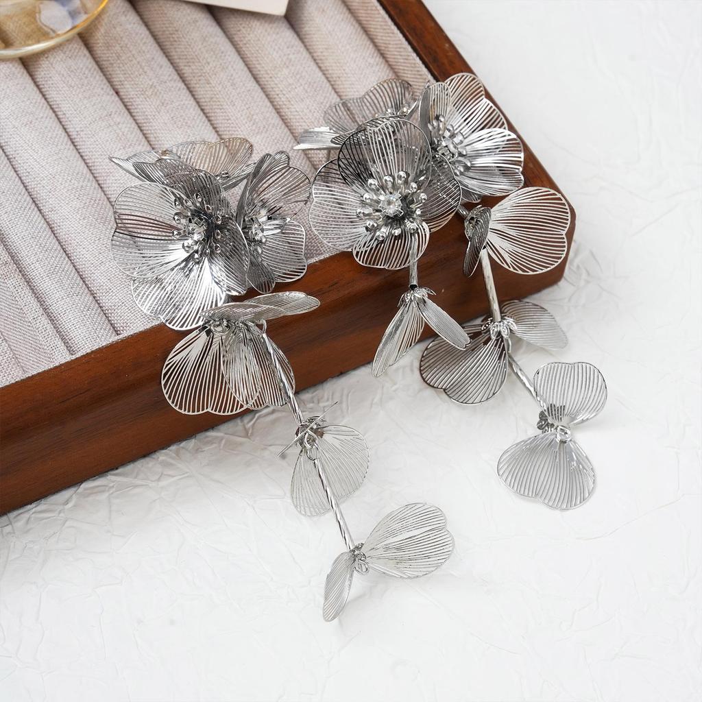 Silver Rhinestone Fishtail Tassel Earrings: Exaggerated Flower Design for a Stylish Look.