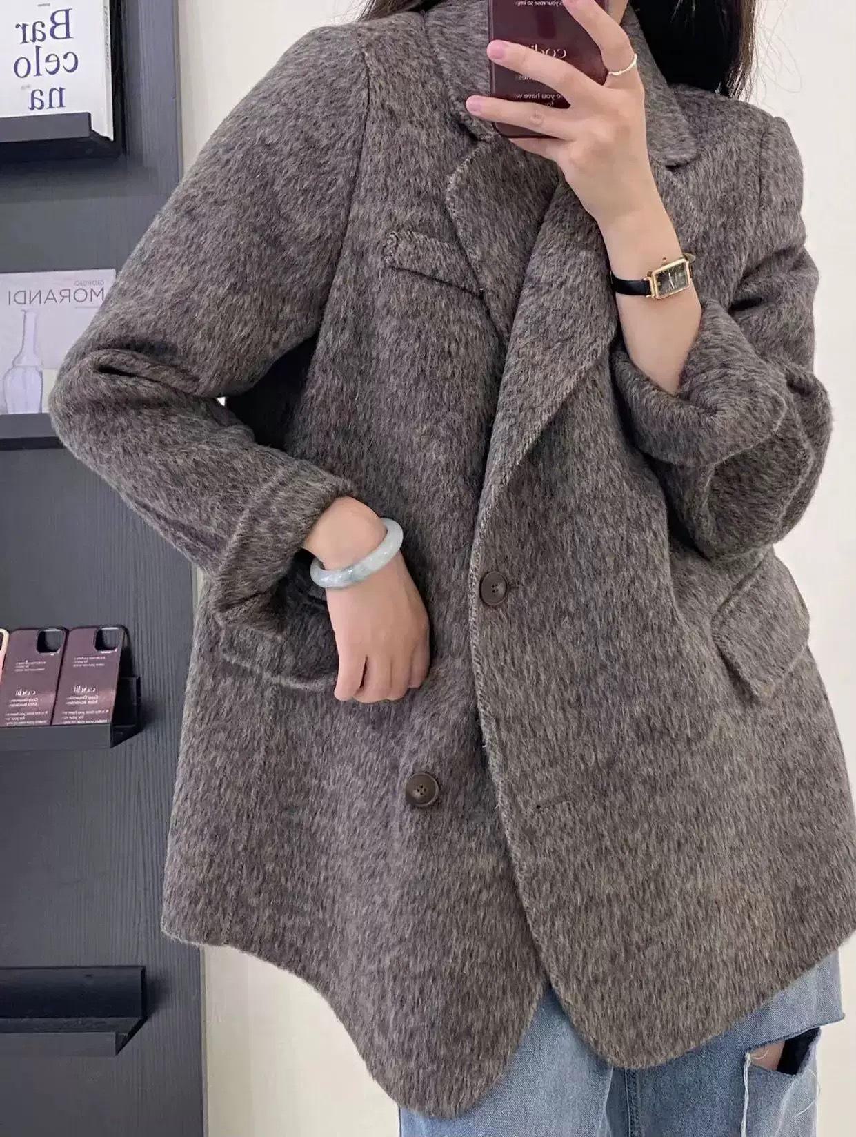 

Женский красный двусторонний пиджак Ankola из кашемира, шерсти и шелка 2024 года M