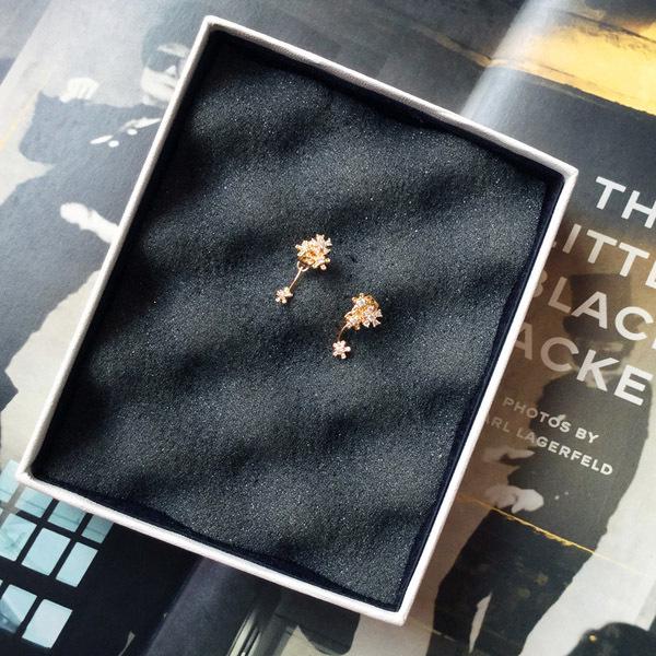 Korean Retro Flower Stud Earrings - Two-Way Wear Petal & Star Design for Women