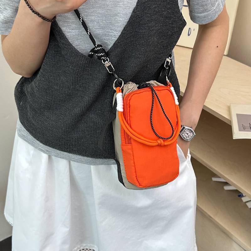 Urban Minimalist Single Shoulder Bag With Nylon Material For Daily Commuting