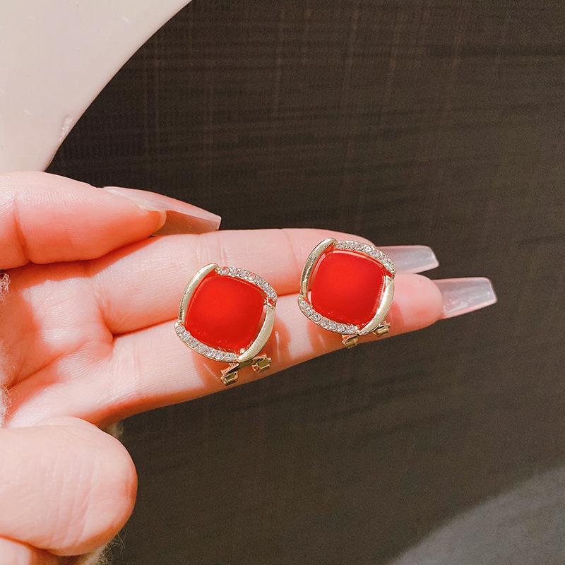 Korean Elegant Pearl Stud Earrings for Women: Versatile, High-Class Style Jewelry