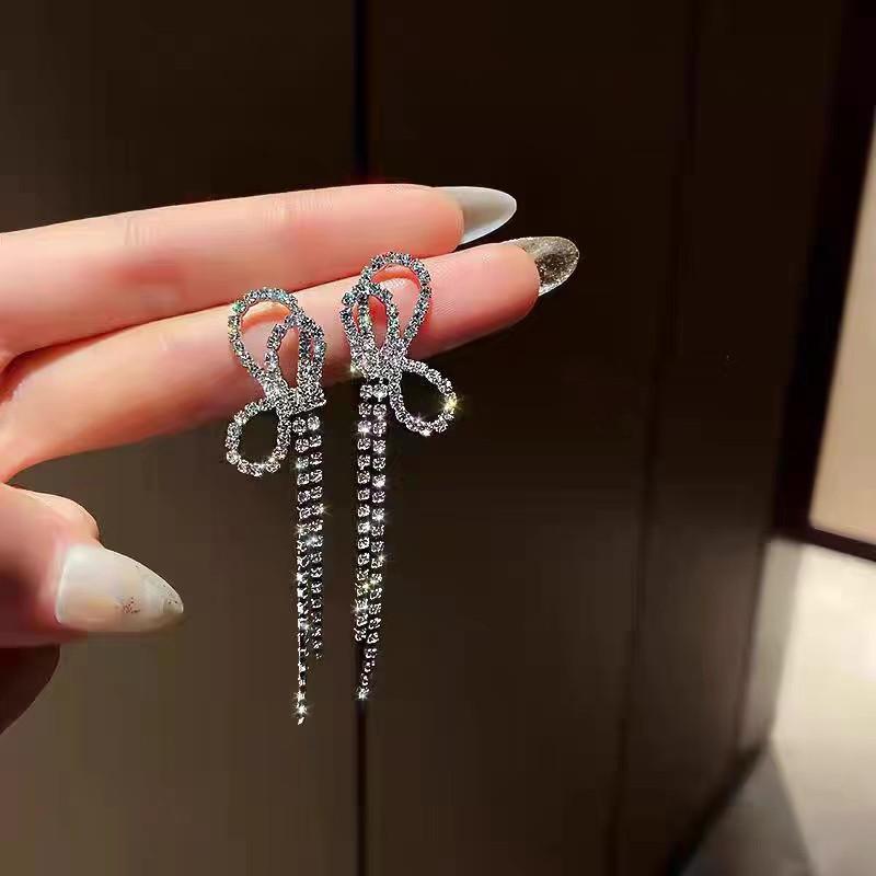 New temperament bridal fringed earrings women's high-end light luxury rhinestone exquisite stud earrings and ear jewelry
