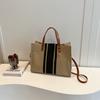 Die Tasche aus Canvas-Material, der Riemen aus PU-Material liegen angenehm in der Hand, die allgemeine Classicdirt Resis