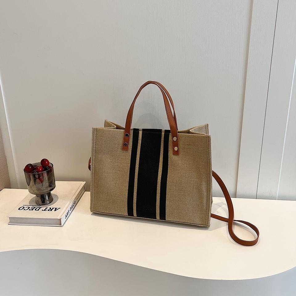 Die Tasche aus Canvas-Material, der Riemen aus PU-Material liegen angenehm in der Hand, die allgemeine Classicdirt Resis
