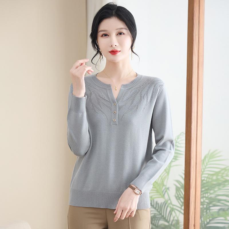 2025 Spring & Autumn Knitted Sweater for Middle-Aged Women: Loose, Round Neck Pullover for Ages 50s-60s