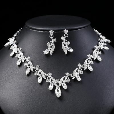 3pcs High-end Droplet Shaped Crystal Inlaid Necklace and Earring Set Simple and Durable Bridal Wedding Dress Accessories
