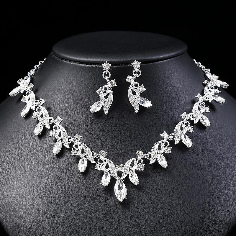 3pcs High-end Droplet Shaped Crystal Inlaid Necklace and Earring Set Simple and Durable Bridal Wedding Dress Accessories
