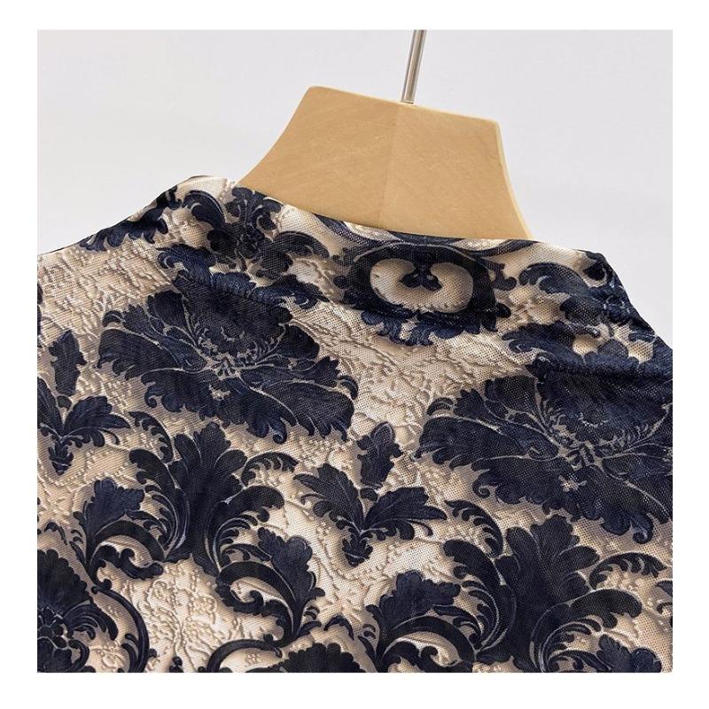 Noble and Sophisticated Trendy and Fashionable Long Sleeved Top with Mesh as the Base Layer