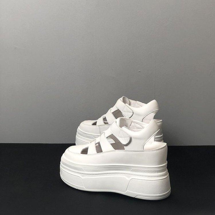 Autumn New Casual Hollow Thick-soled Hole Shoes Women's Versatile, Lightweight, Height-increasing and Breathable Going Out Sandals