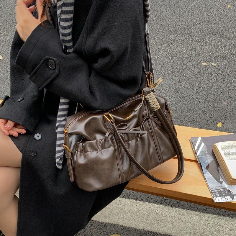 Casual versatile niche pleated bag women's 2025 new fashion shoulder underarm bag commuter tote bucket bag