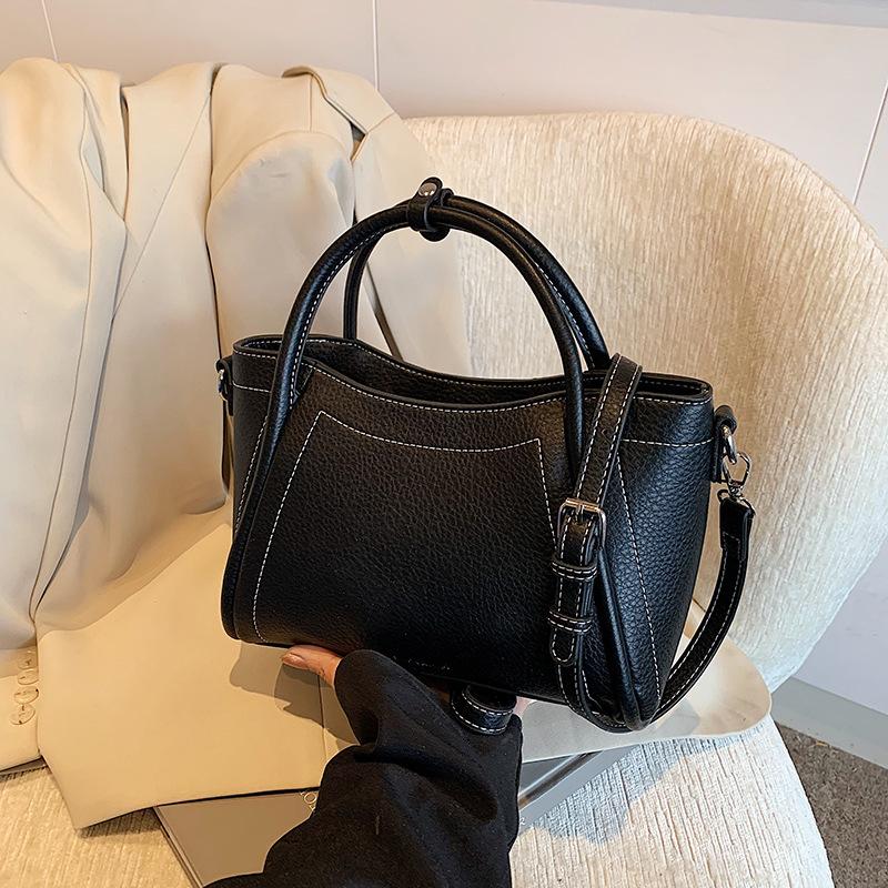 Retro simple hand-carried bucket bag women's 2025 autumn and winter new niche high-end shoulder bag casual versatile women's bag