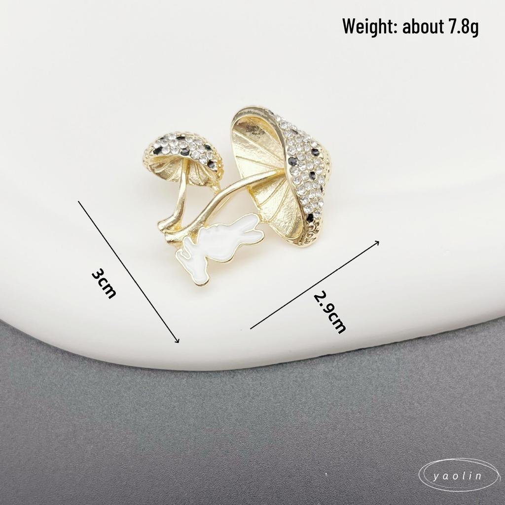 Urocza Kreskówkowa Broszka z Perłowym Grzybem - Urocza Czerwona Emaliowana Stop, Styl Mori