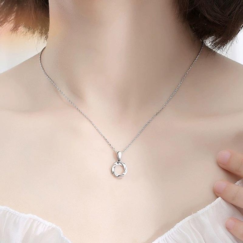 Mobius Ring Necklace Women's ins Light Luxury Niche Simple Clavicle Chain Necklace