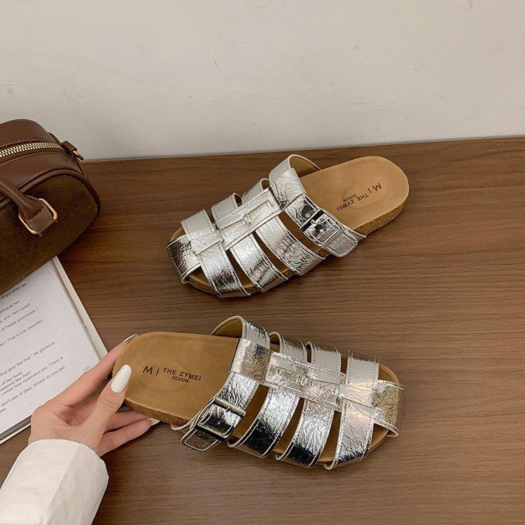 

Шлепанцы с толстой подошвой и закрытым носком для женщин, летние модели 2025 года для беременных, сандалии-клетка из дышащей свиной кожи на плоской подошве, ленивые люди пе 40 серебряный