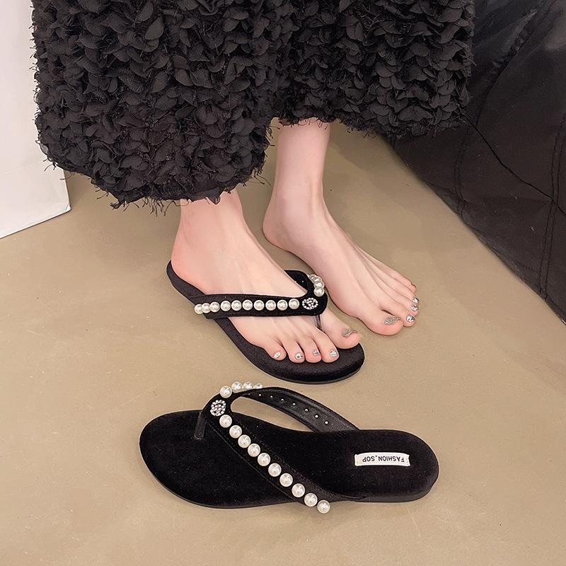 Fashion tribe French pearl thick heel flat-bottomed flip-flops women's outer wear 2025 summer new pinch sandals