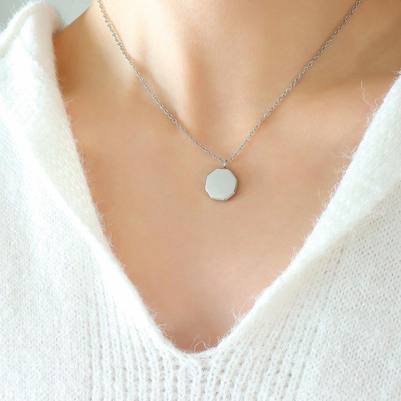 Korean Geometric Pendant Necklace: 18K Gold-Plated Titanium Steel Clavicle Chain for Women