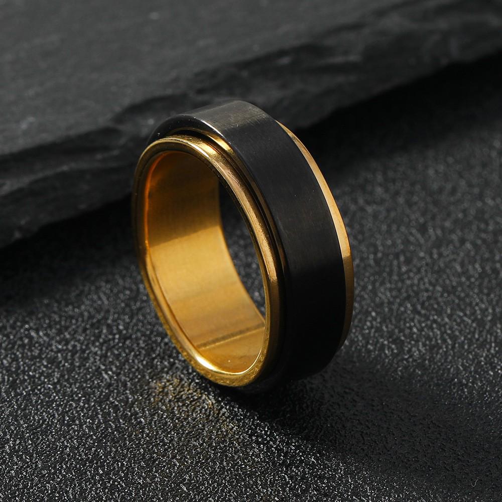 Modisches Herren-Titanstahl-Ringset mit Holzmaserung: Schwarz, Gold und mattierter Edelstahl, nicht verblassend.
