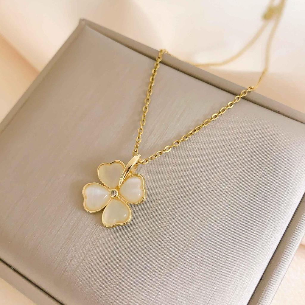 Women's Light Luxury Titanium Steel Four-Leaf Clover Necklace with Cat's Eye Pendant