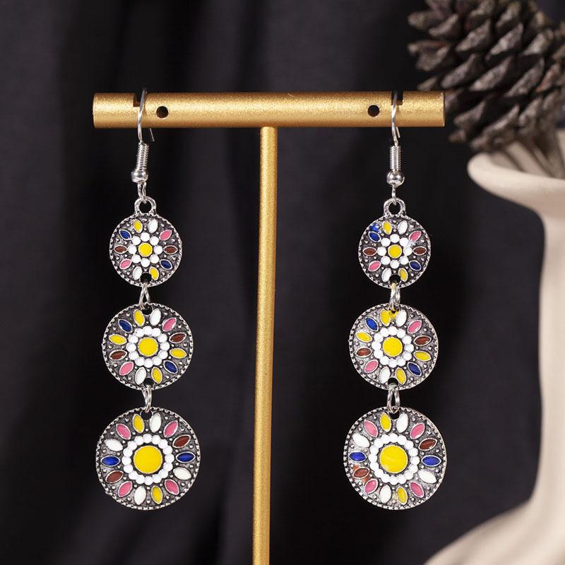 European, American and Bohemian Hollow Bead Fringed Earrings, High-end Retro Ethnic Style Earrings, Fashionable Long Earrings.
