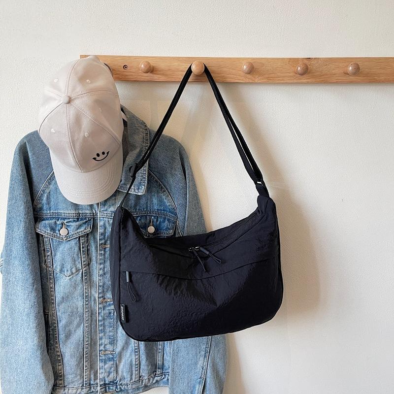 Fashion commuter dumpling bag women's shoulder bag summer new casual versatile small breast bag messenger bag