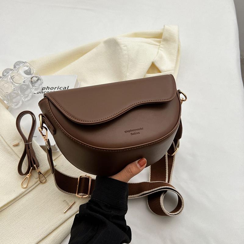 Nieuwe Effen Kleur PU Leer Dames Crossbody Tas Met Stijlvolle Rode Brede Schouderband Schouder Compact Vierkante Tas
