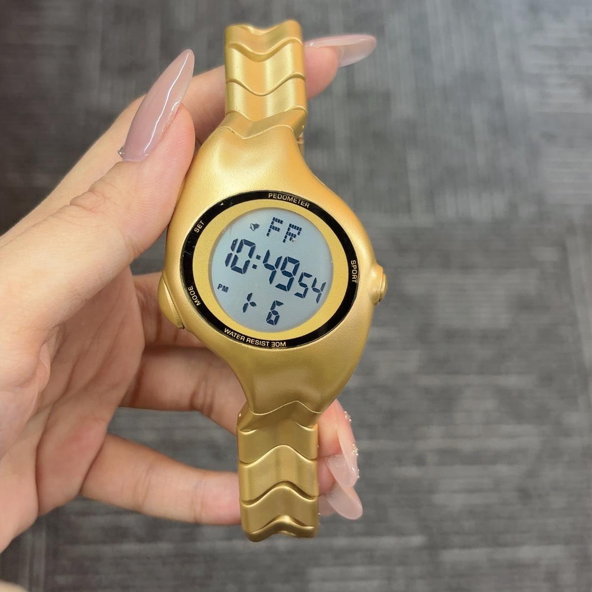 Электронные часы Мужские Модные Многофункциональные Часы Светящиеся Высококачественные Повседневные Студенческие Часы Мужские и Женские Цифровой Дисплей Электронные Часы золотой