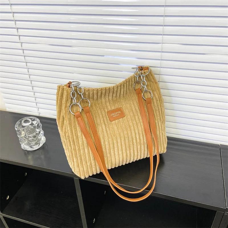 Samt-Schultertasche mit großem Fassungsvermögen für Damen Modische Tasche Monochromatisch Vielseitig Wechsler Luxus Brandneu