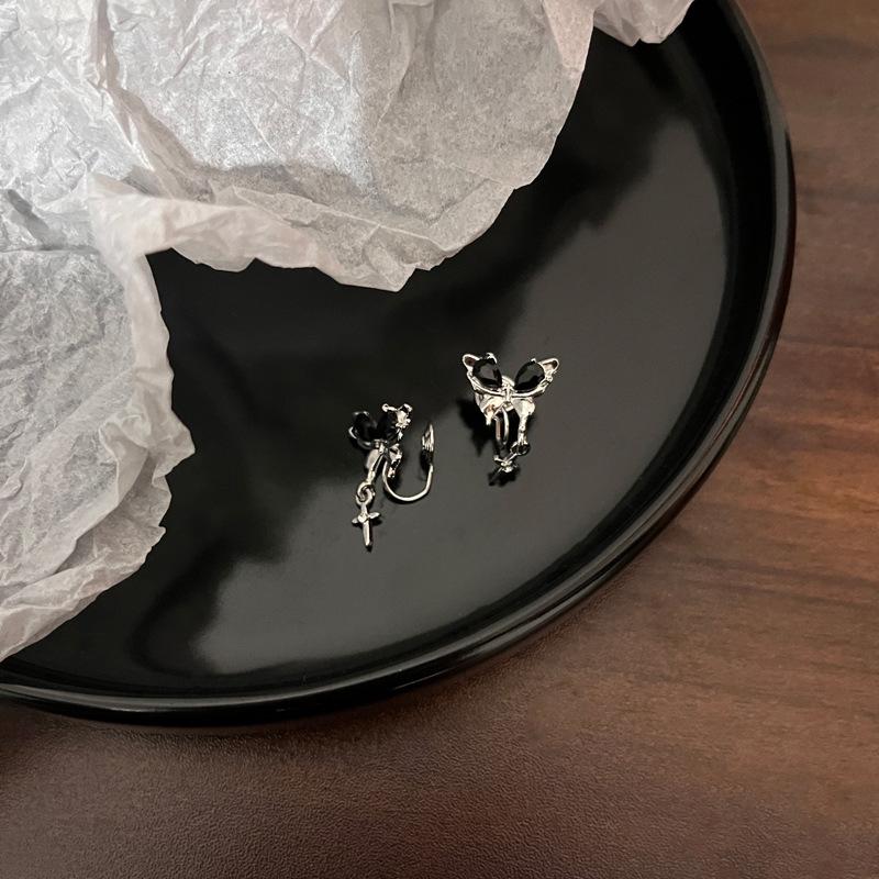 Pearl Mosquito Coil Disc Ear Clips: No-Pierce, Elegant French-Style Earrings for Women