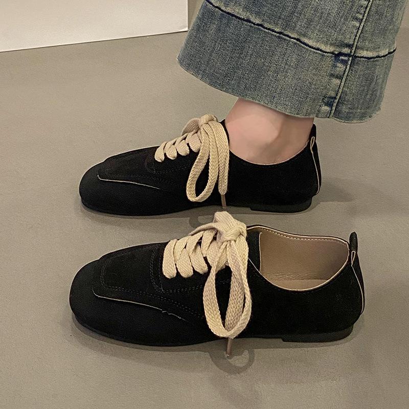 

Ретро квадратный носок мягкая кожа универсальные осенние одинарные туфли оптом женская обувь мягкая кожа новые матовые на плоской подошве с глубоким вырезом черные на шнуровке 40 чёрный