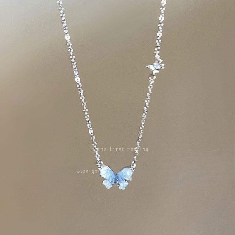 

Icy-colored Gradient Pearl Butterfly Fringed Necklace for Women - High-end Collar Chain, Sweet and Cool Neck Accessory Icy blue gradient