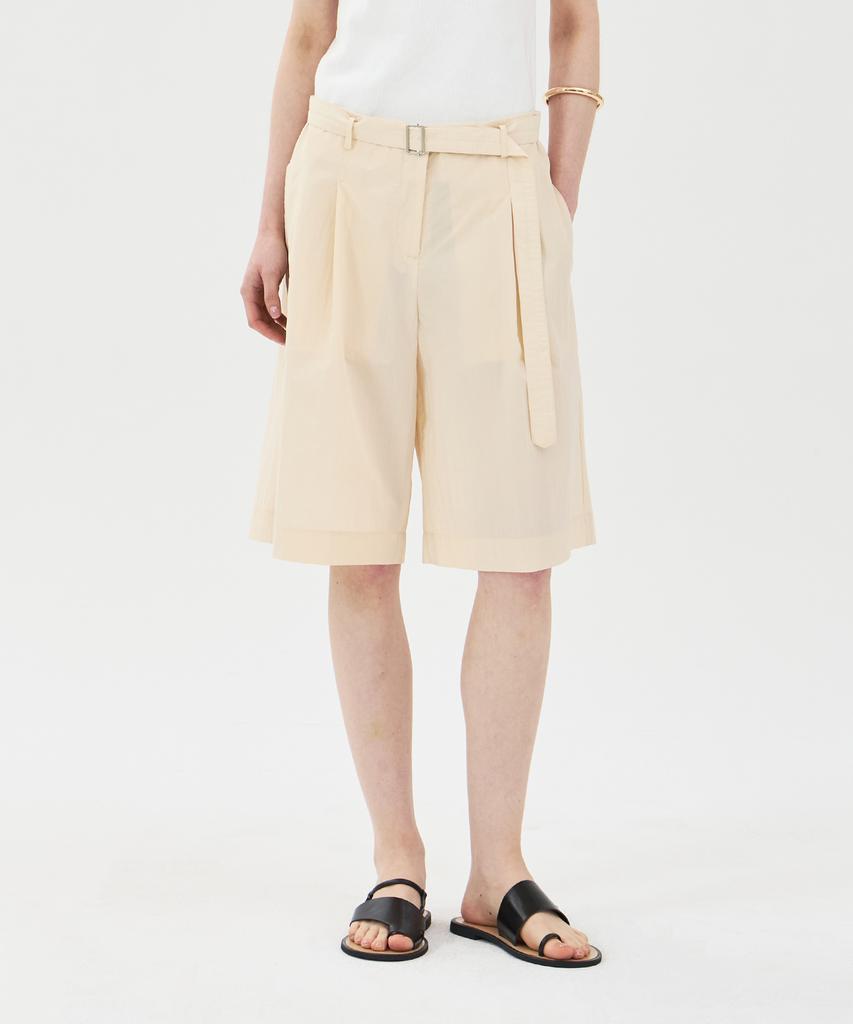 PINBLACK Belted Single-Pleat Bermuda Pants Beige
