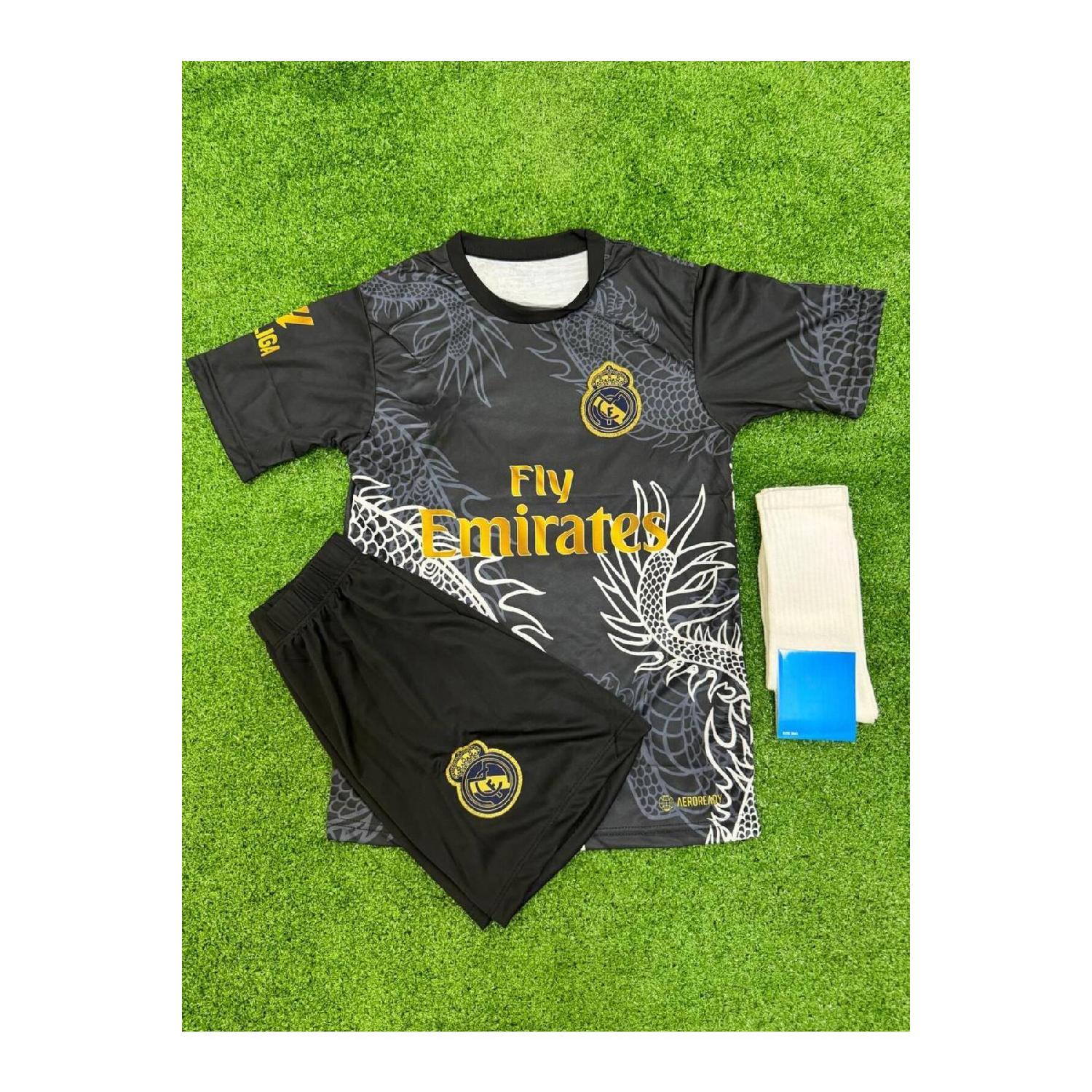 

Комплект из 3 детских футболок нового сезона с золотой тематикой Ronaldo Realmadrid