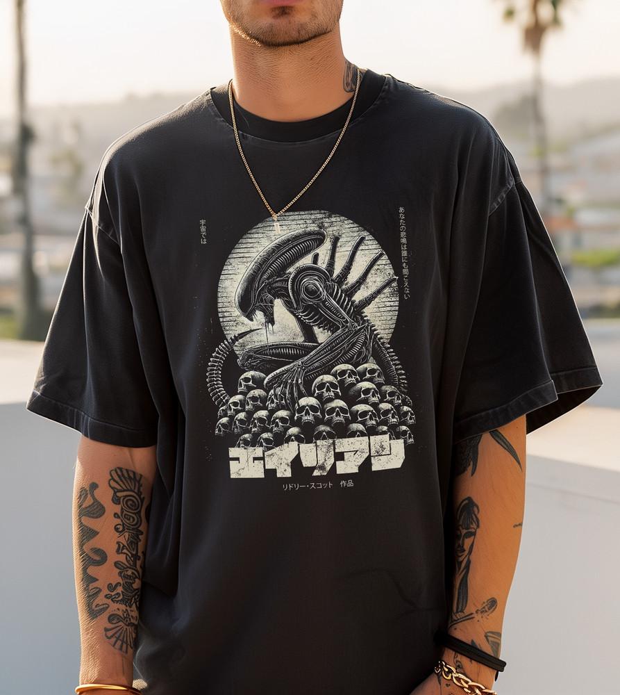 Vintage Alien TShirt Retro SciFi Japanese Graphic Tee 1979 Horror Classic Unisex T-Shirt XXL