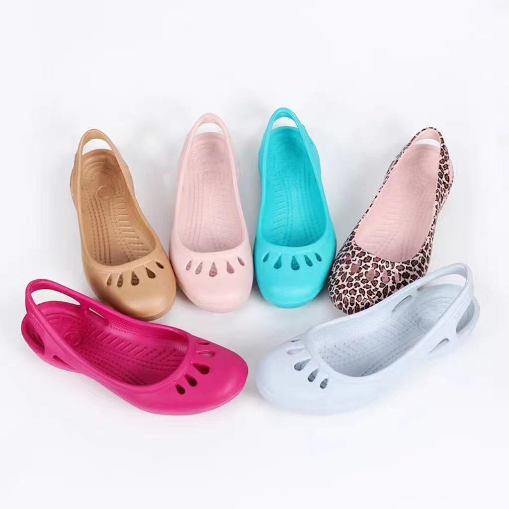 

New hole shoes women s summer flat bottom shallow mouth casual sandals Melody nurse garden beach shoes W9