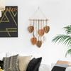 Nástěnná dekorace Velký Boho Macrame Ručně vyráběná příze Tkaná Tapiserie s listovým motivem Nástěnný závěs s umělým peřím pro domácí dekoraci