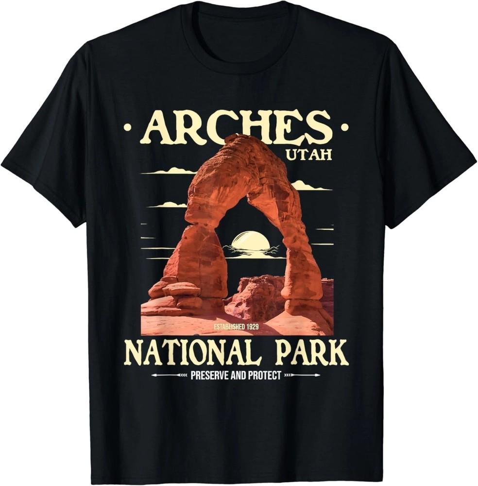 Arches National Park - Retro Hiking & Camping Lover T-Shirt Unisex T-Shirt L